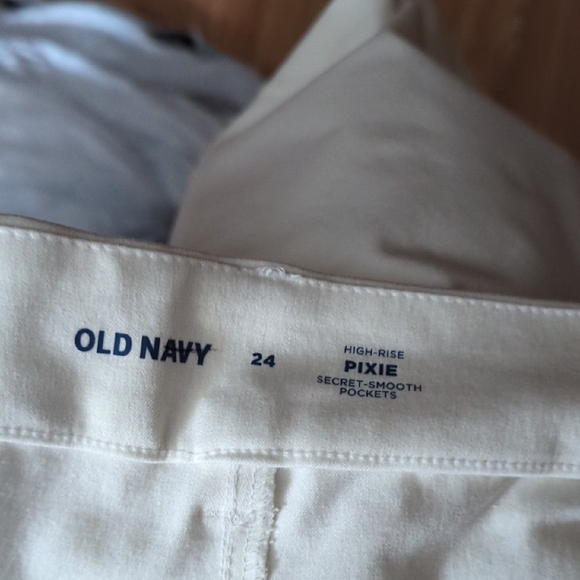 Old Navy White High-Rise Pixie Pants - Picture 3 of 4